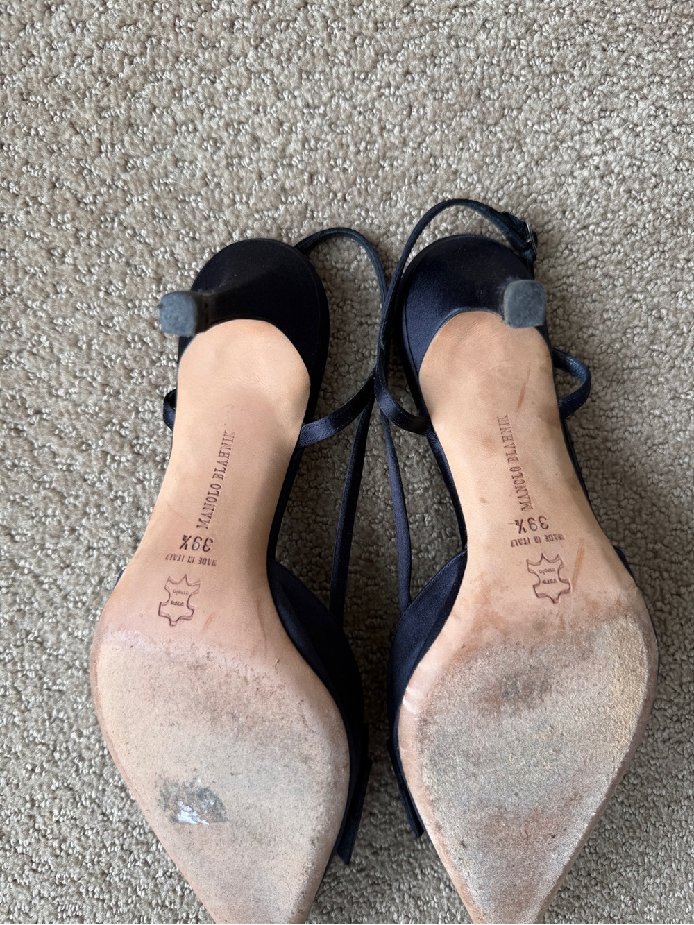 Manolo Blahnik Dark Navy Satin Pointed-Toe Slingback Pumps with Bow size 39.5 - Picture 5 of 10